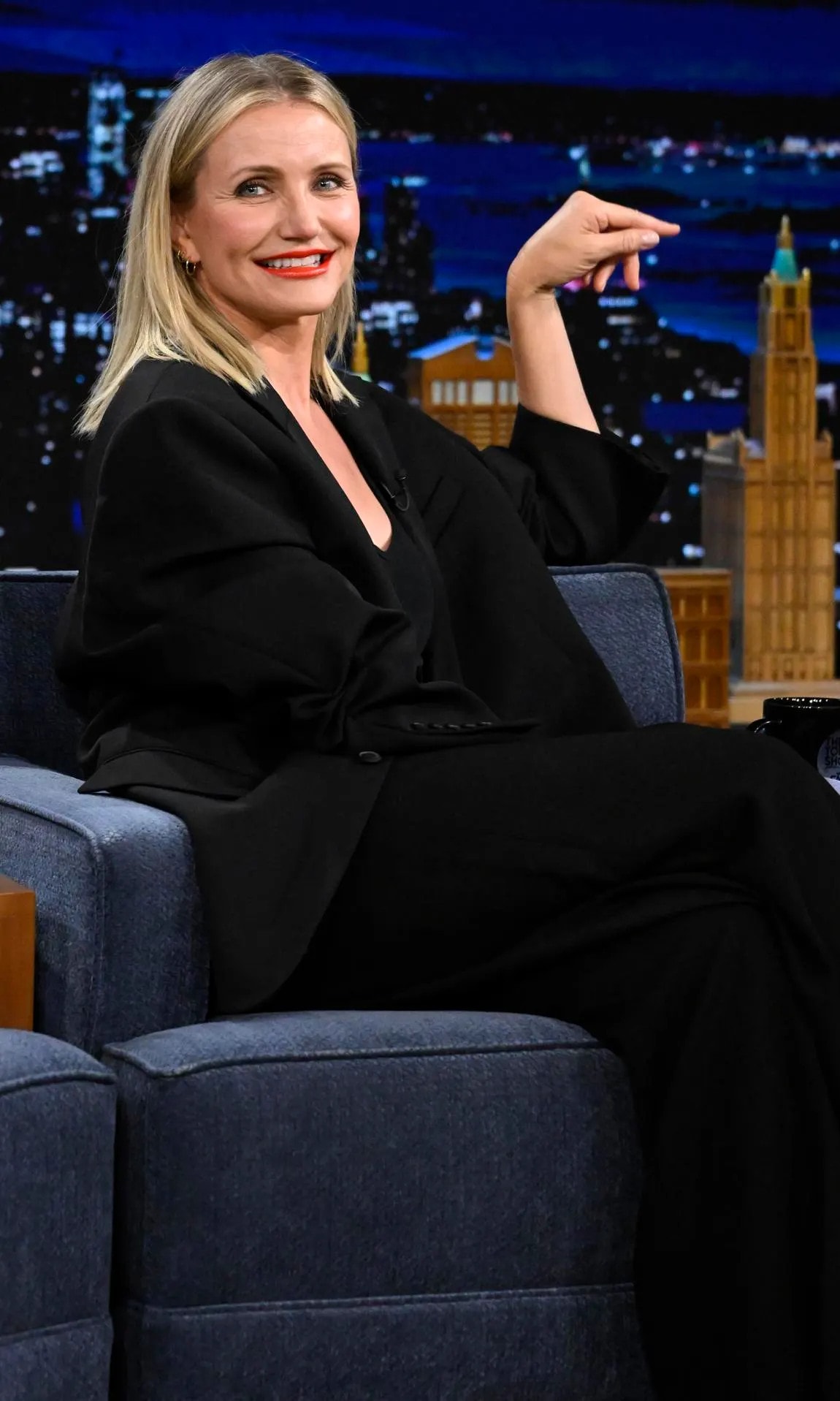 Cameron Diaz exudes elegance in stylish black suit and stilettos